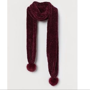 H&M Divided Chenille Burgundy Scarf